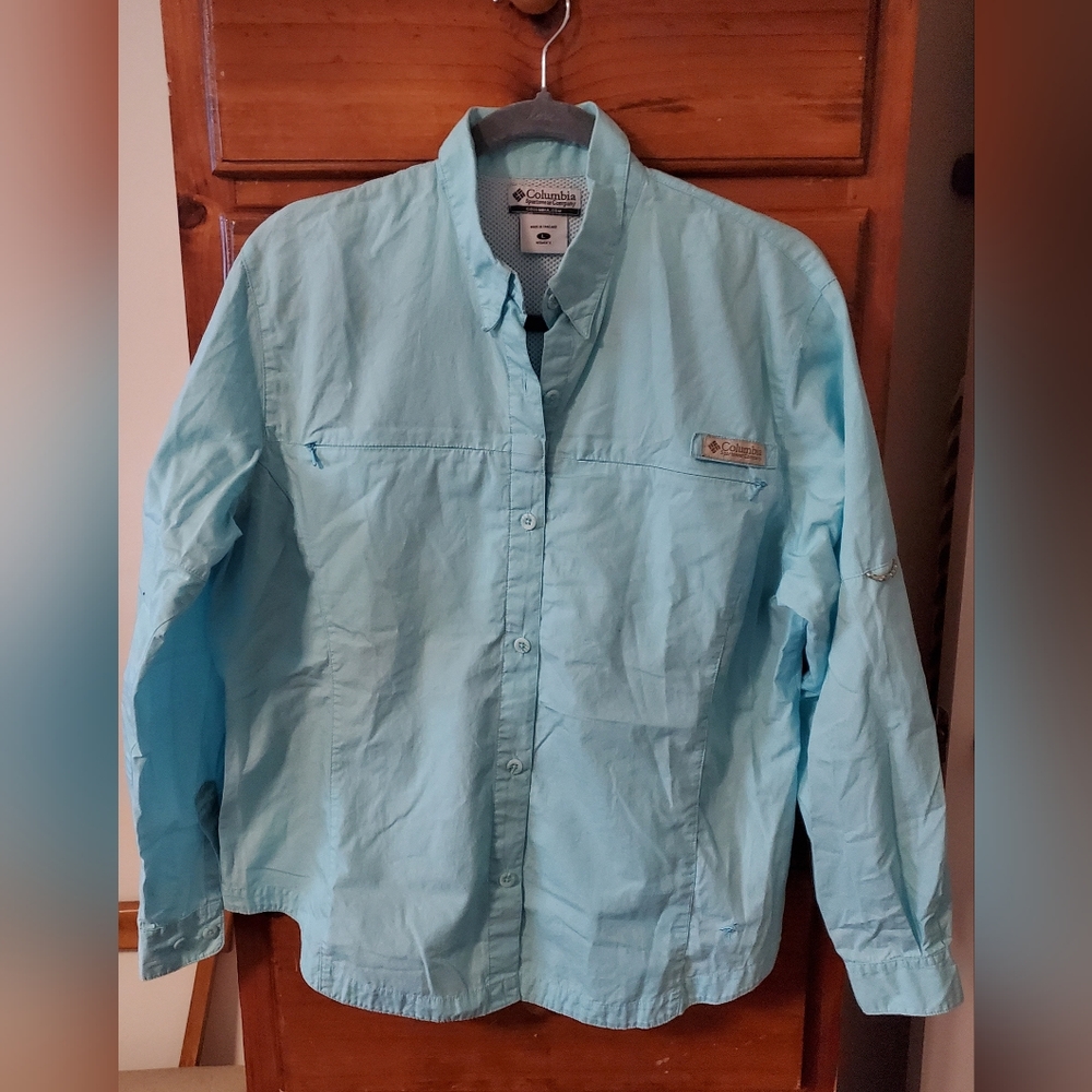 Womens Columbia aquq button down shirt/jacket  size L